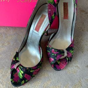 Fun Betsy Johnson Floral Heels